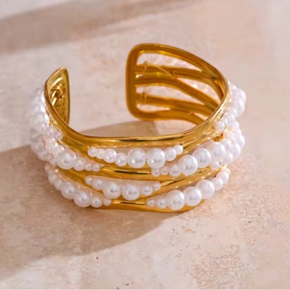 Anthropologe cuff Gold and Pearl Bracelet - Picture 11 of 11